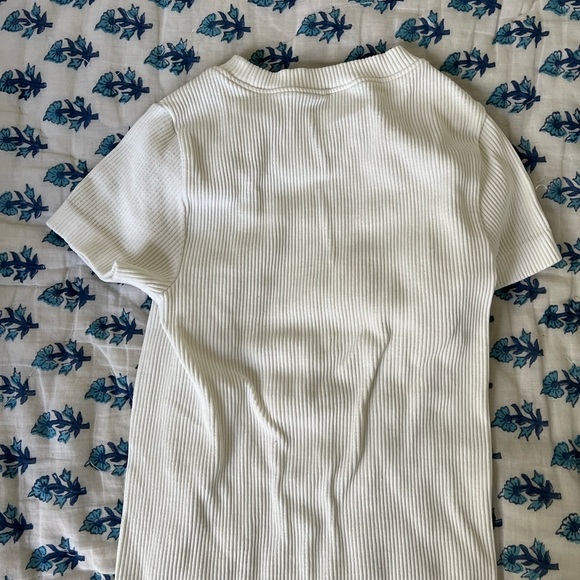 White Ribbed workout top - Picture 2 of 3